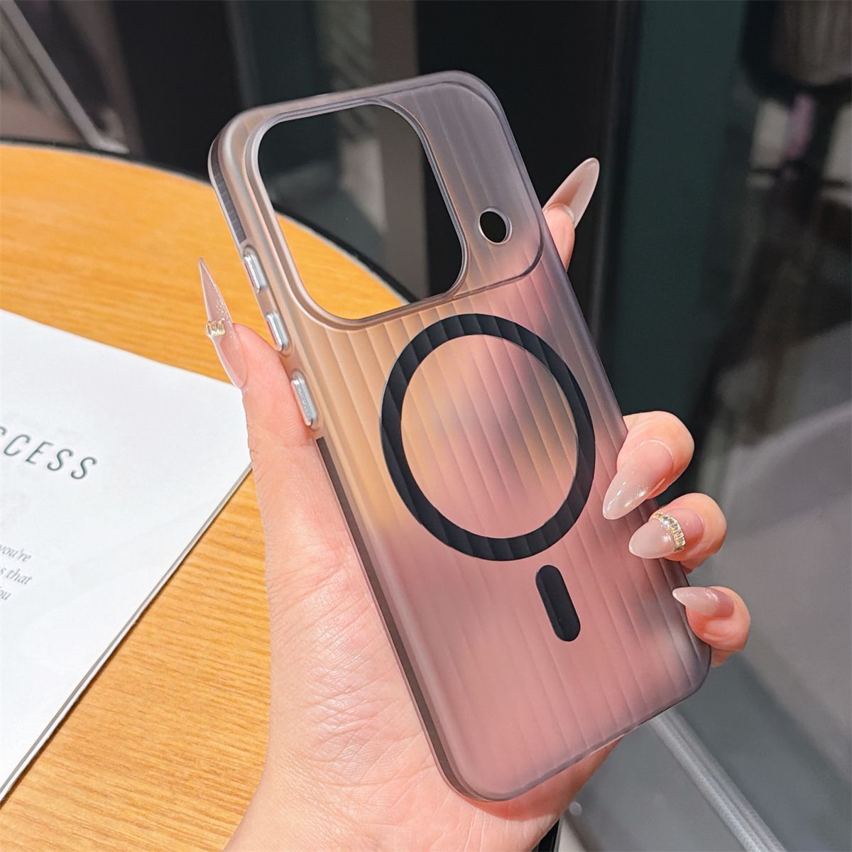 Luxury Ice Fog Corrugated Stri - Oppo Find X8 review and price